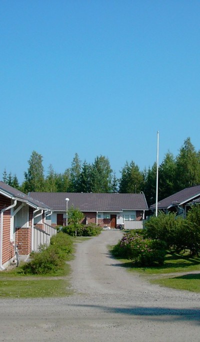 Punatiilinen rivitalo Sonkajärvellä